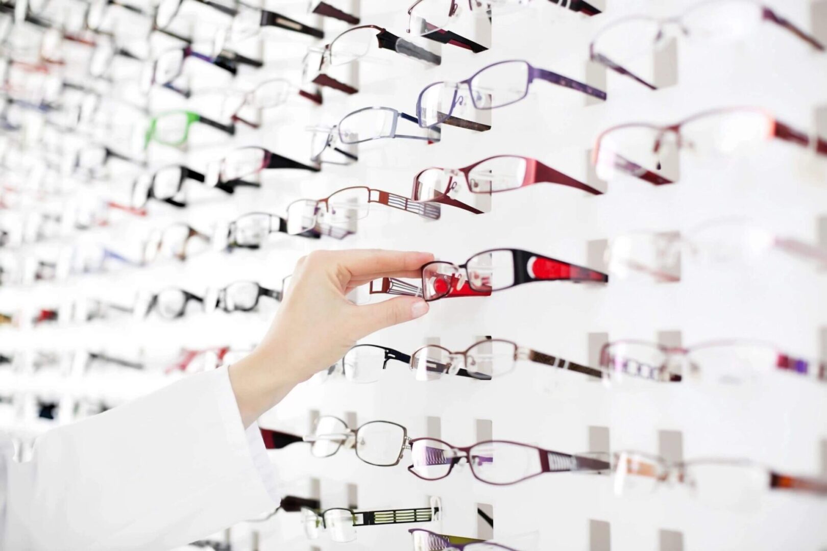 Optician suggest glasses